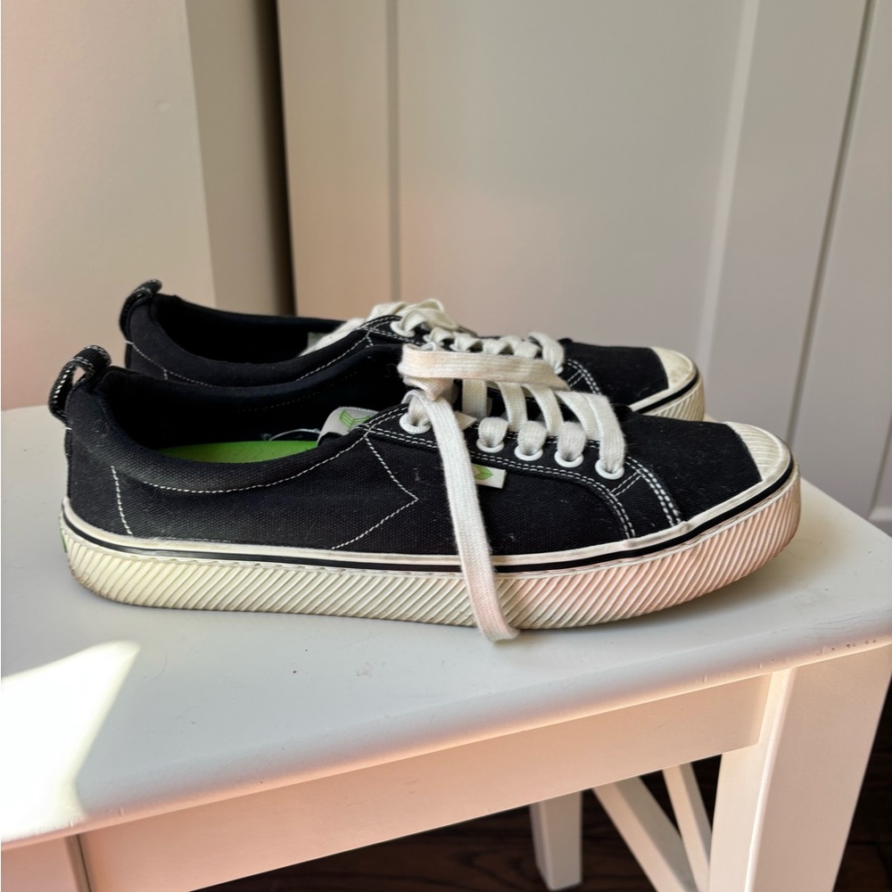Cariuma Casual Black Sneakers with White Accents